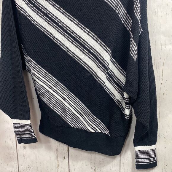 Free People Black & White Asymmetrical Stripe Knit Sweater Size M Boho Slouchy - Picture 9 of 15